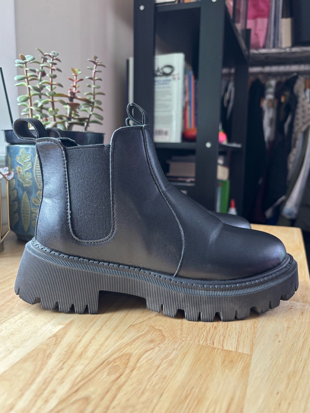 SHEIN Black Chunky Chelsea Lug Booties